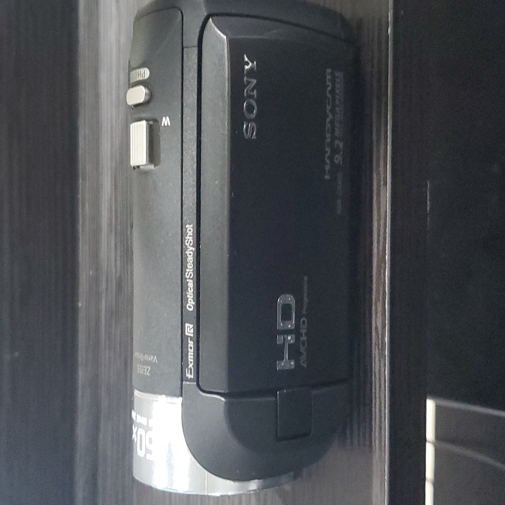 Sony HD HandyCam HDR-CX405, Retractable Tripod, Carrying Bag